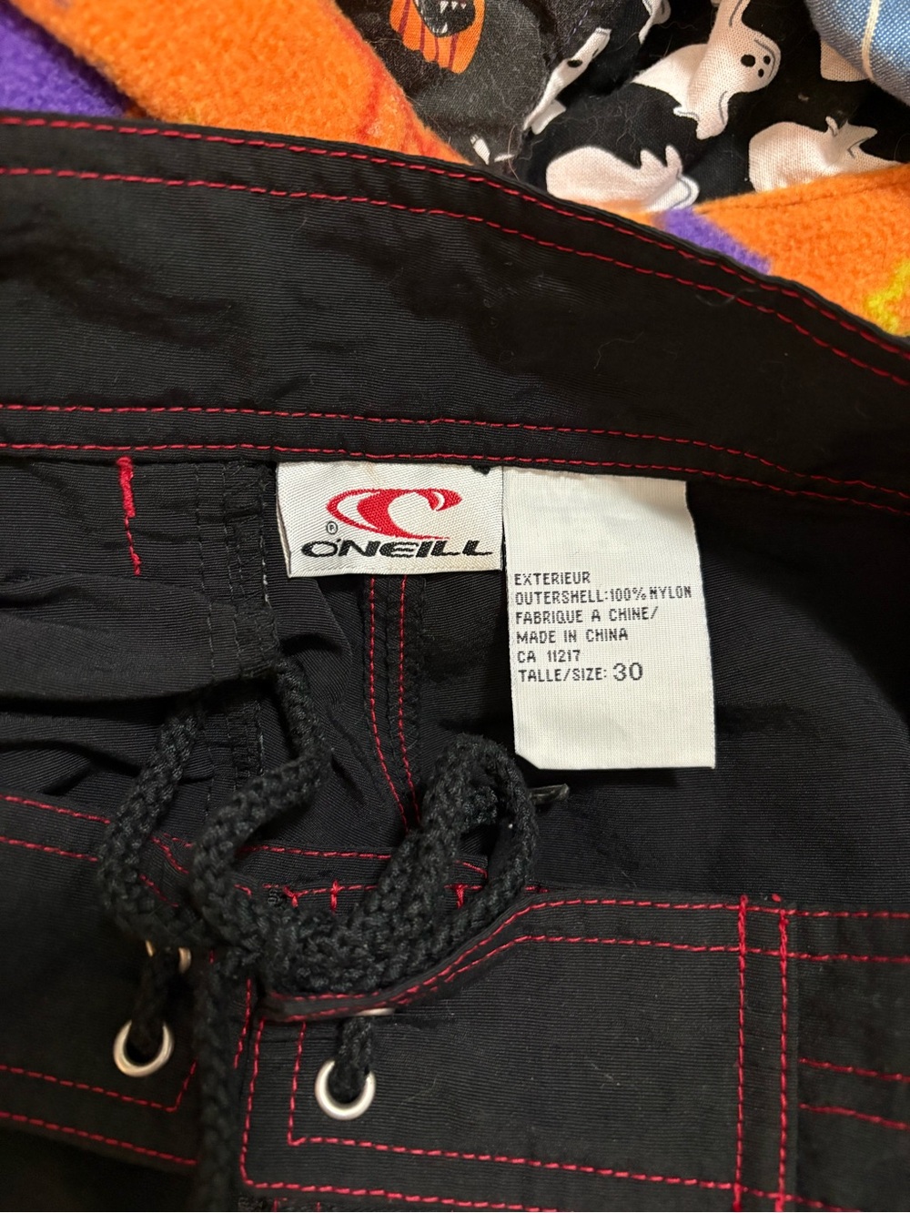 Y2K O’Neill black and red board shorts - Picture 4 of 4